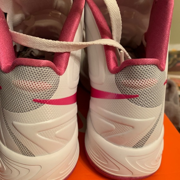 Nike Women’s Hyperfuse TB 8.5 (Pre-Owned) - Picture 4 of 9